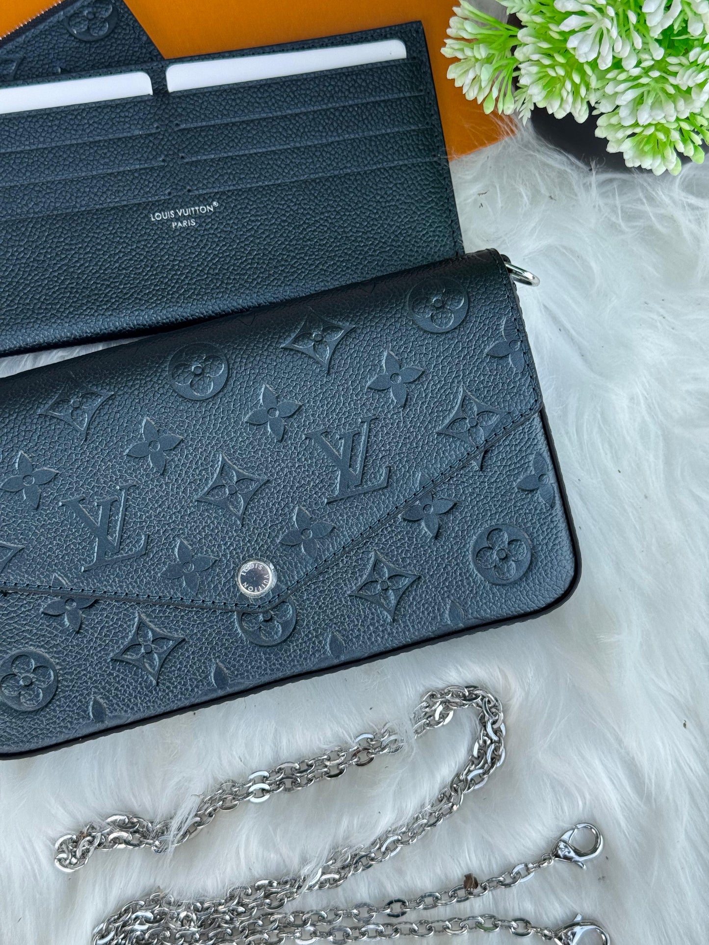 LV Pochette Félicie Super master Quality with box and dust bag Size 21 Cm