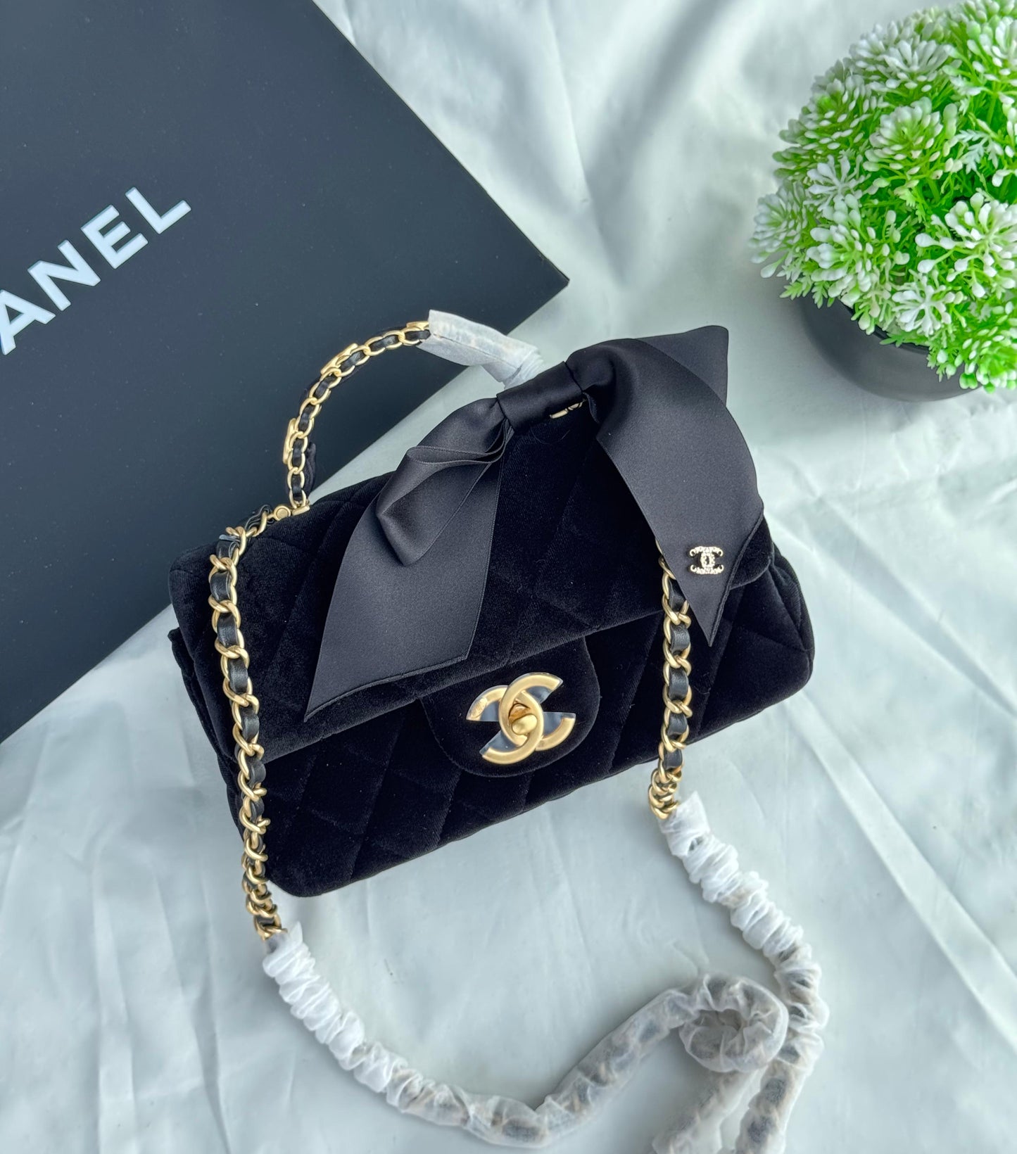 CHANEL Mini FLAP TOP HANDLE Super master Quality with box and dust bag Size 20 Cm 😍 Tweed