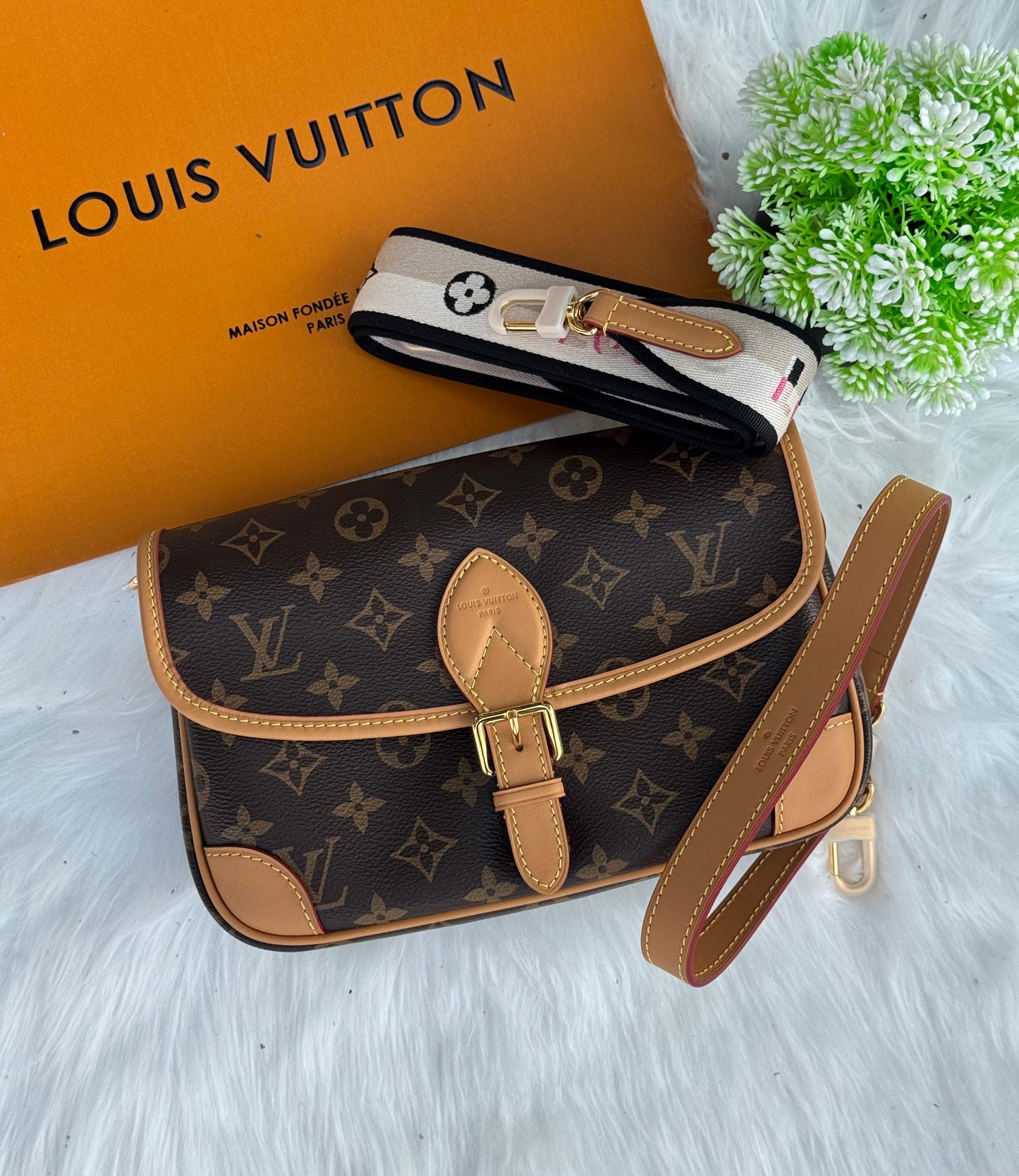 LV Diane Super master Quality with box and dust bag Size 24 Cm