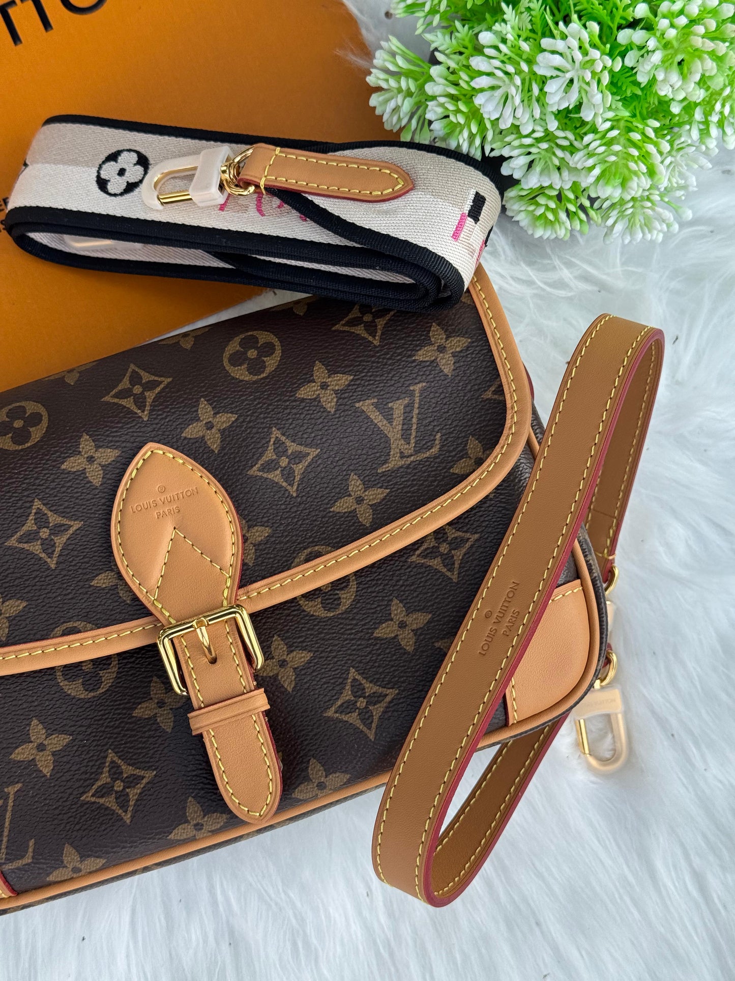 LV Diane Super master Quality with box and dust bag Size 24 Cm