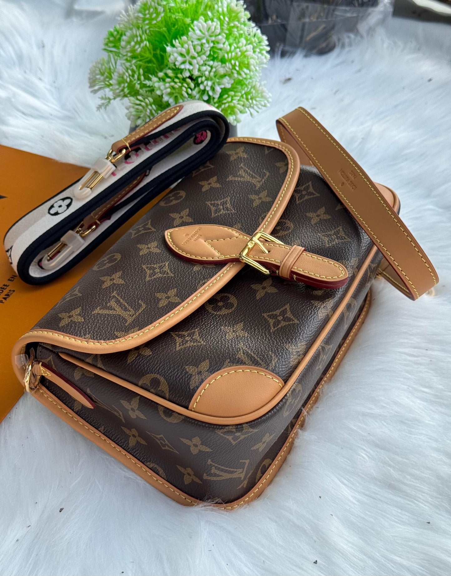 LV Diane Super master Quality with box and dust bag Size 24 Cm