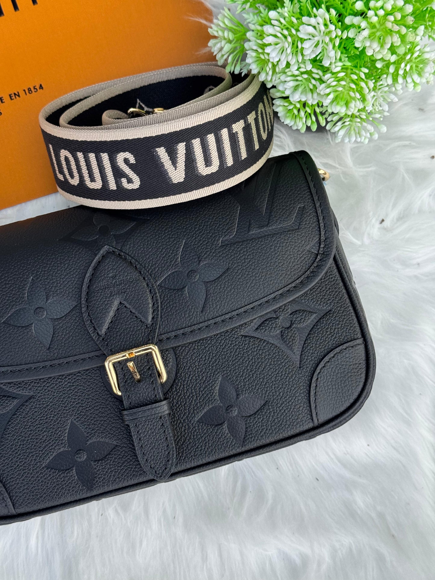 LV Diane Super master Quality with box and dust bag Size 24 Cm