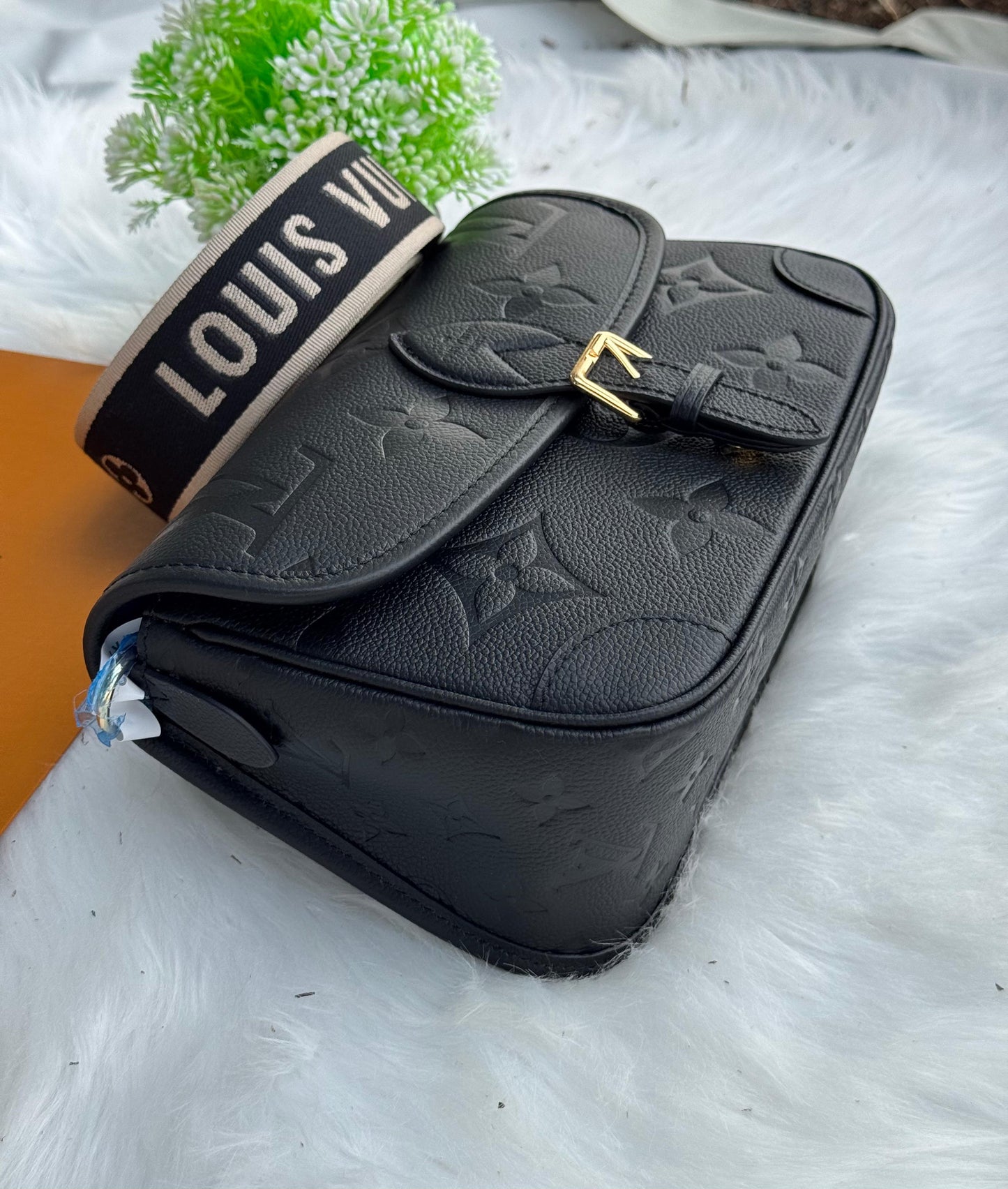 LV Diane Super master Quality with box and dust bag Size 24 Cm