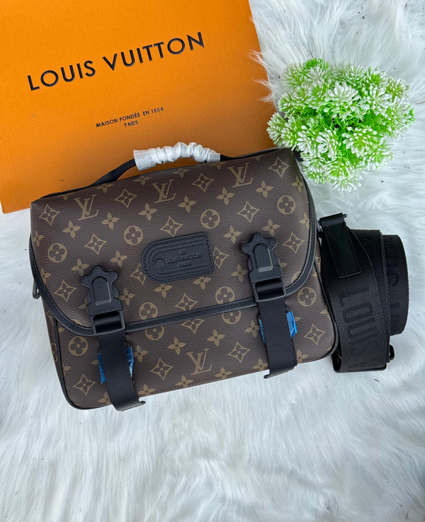 LV Trail Messenger Super master Quality with box and dust bag
