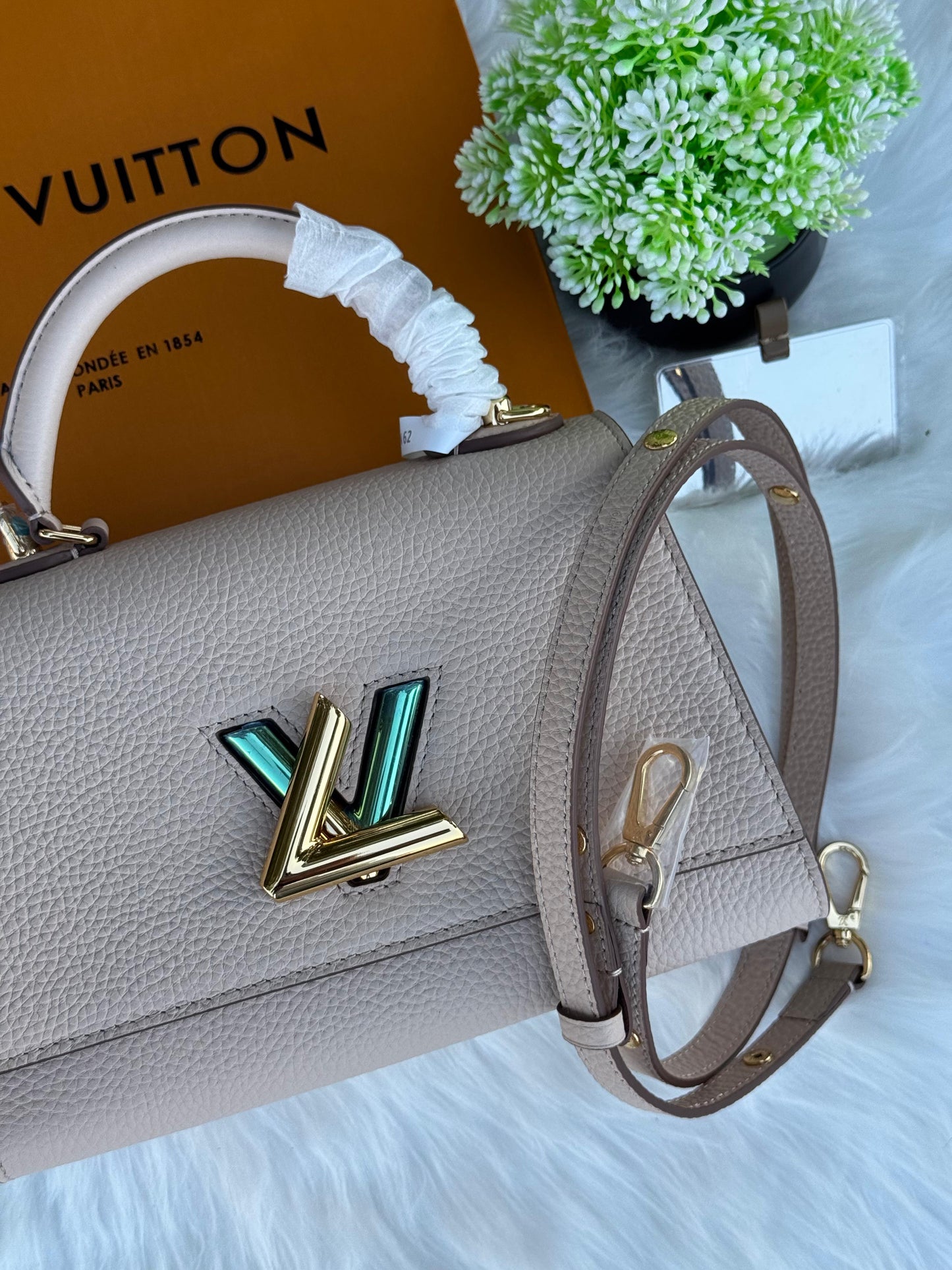 LV Twist One Handle PM Super master Quality with box and dust bag Size 25 Cm