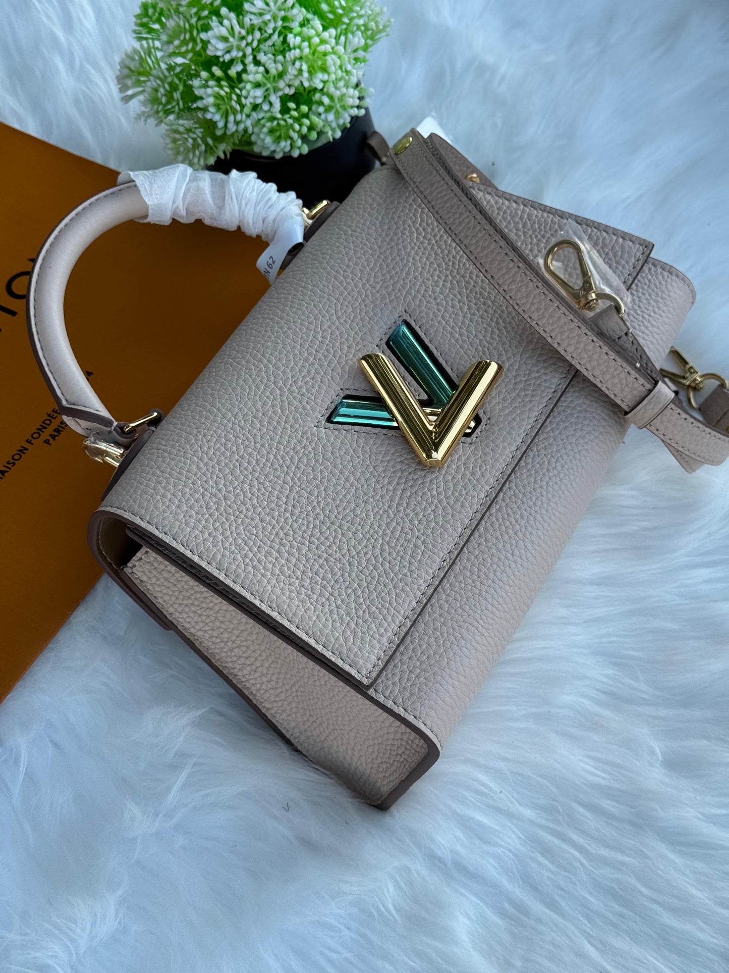 LV Twist One Handle PM Super master Quality with box and dust bag Size 25 Cm