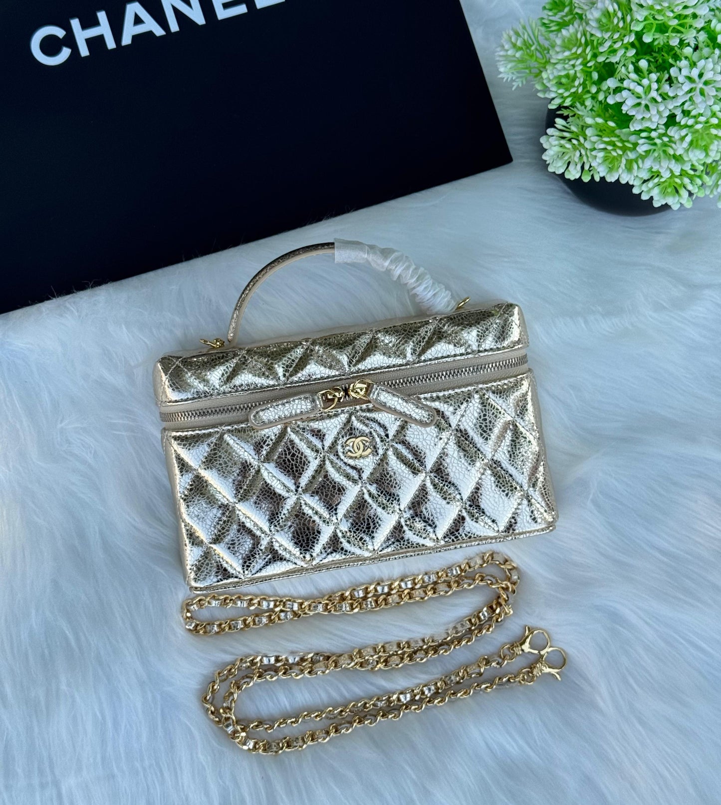 CHANEL Vanity with Chain Super master Quality with box and dust bag Size 19 cm