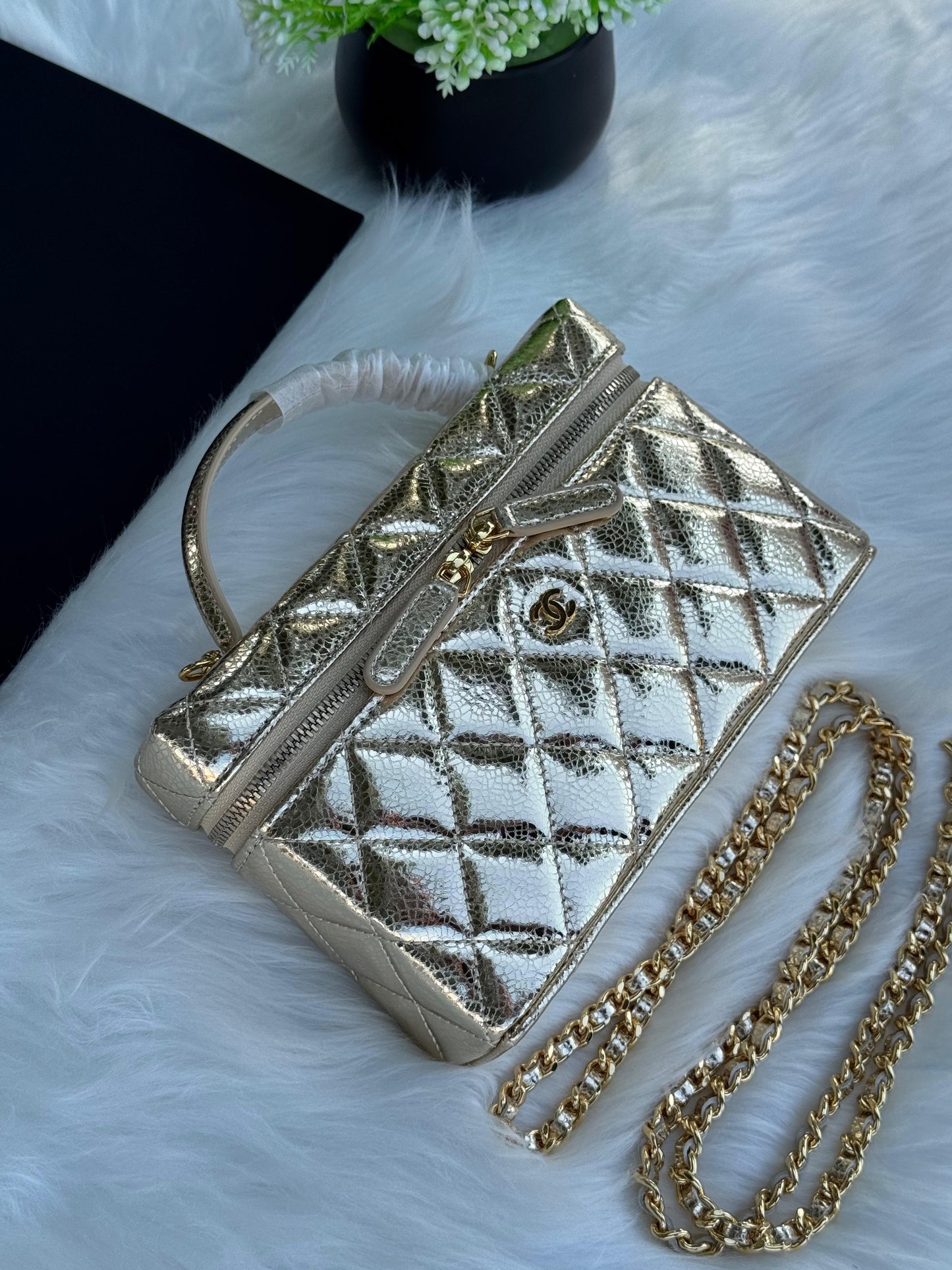 CHANEL Vanity with Chain Super master Quality with box and dust bag Size 19 cm