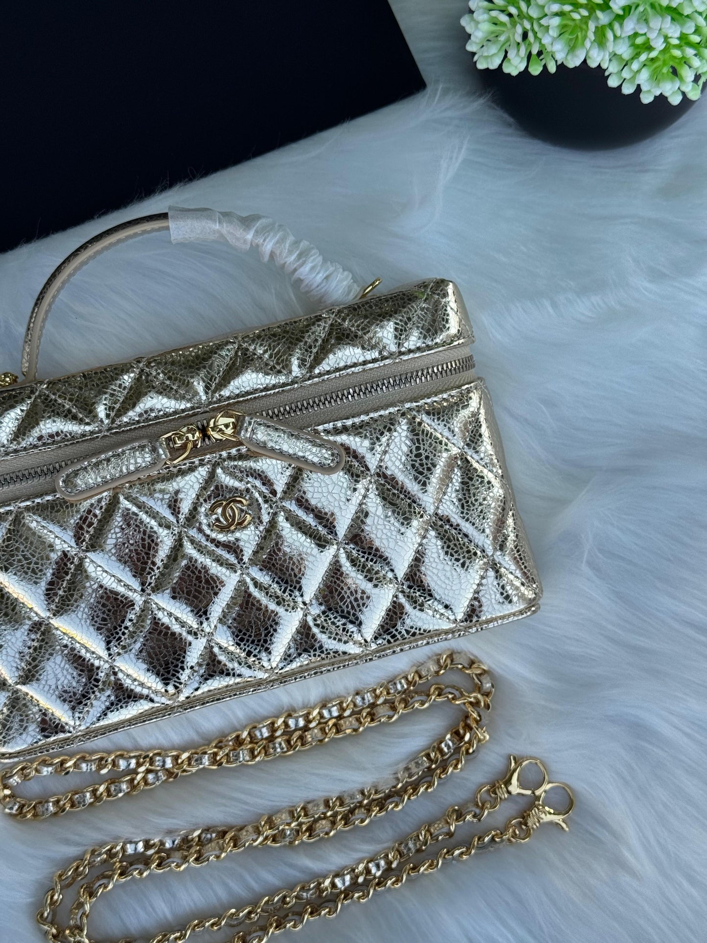 CHANEL Vanity with Chain Super master Quality with box and dust bag Size 19 cm