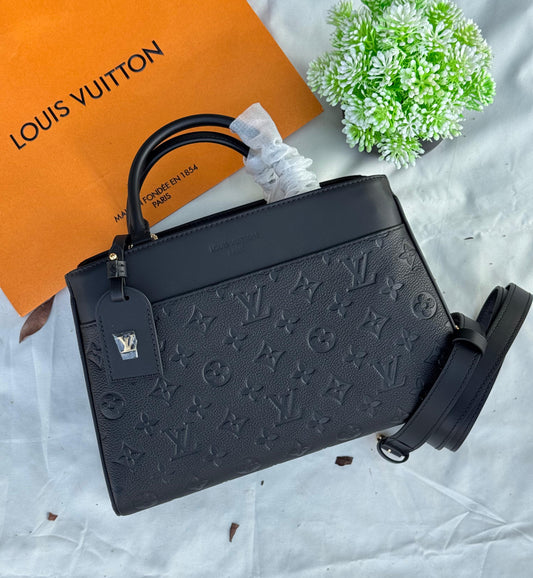 LV Avenue PM Super master Quality with box and dust bag Size 30 cm