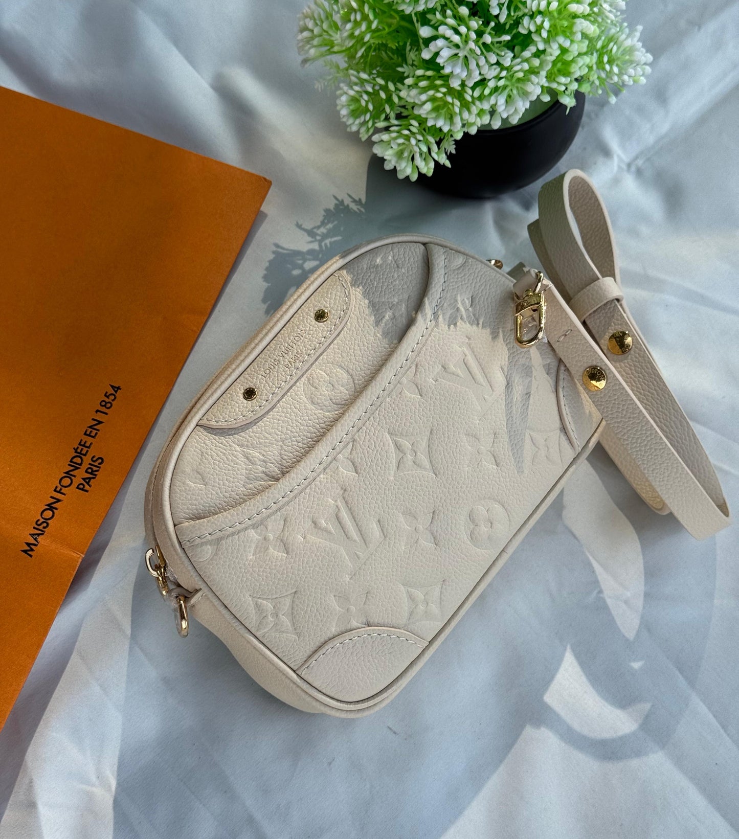 LV Tiny Camera Bag Super master Quality with box and dust bag Size 19 Cm