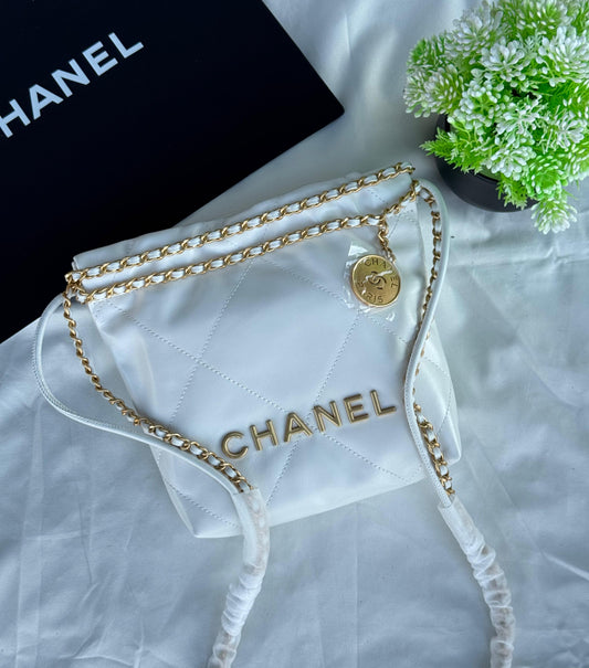 CHANEL 22 Small Handbag Super master Quality with box and dust bag Size 17 Cm