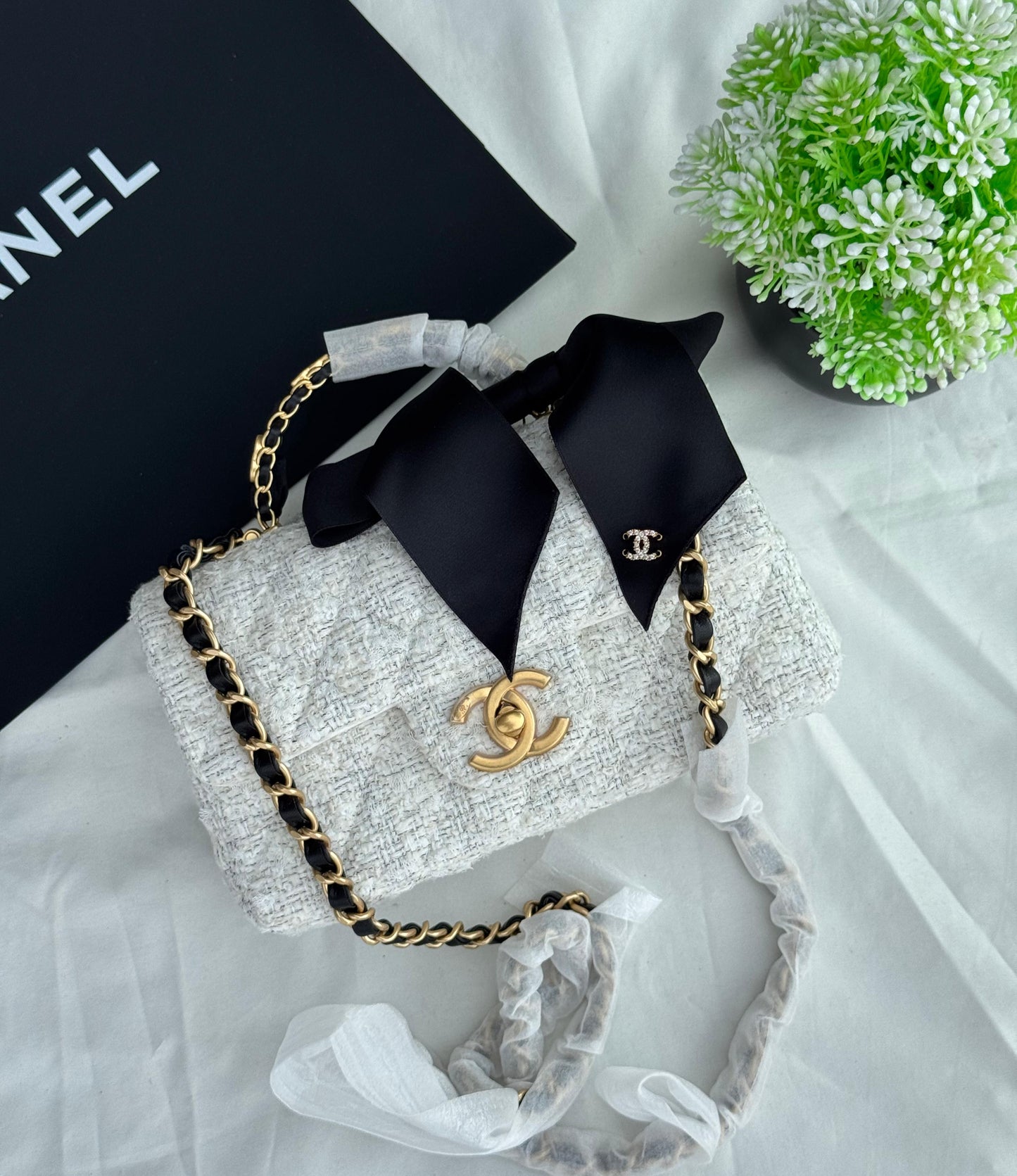 CHANEL Mini FLAP TOP HANDLE Super master Quality with box and dust bag Size 20 Cm 😍 Tweed