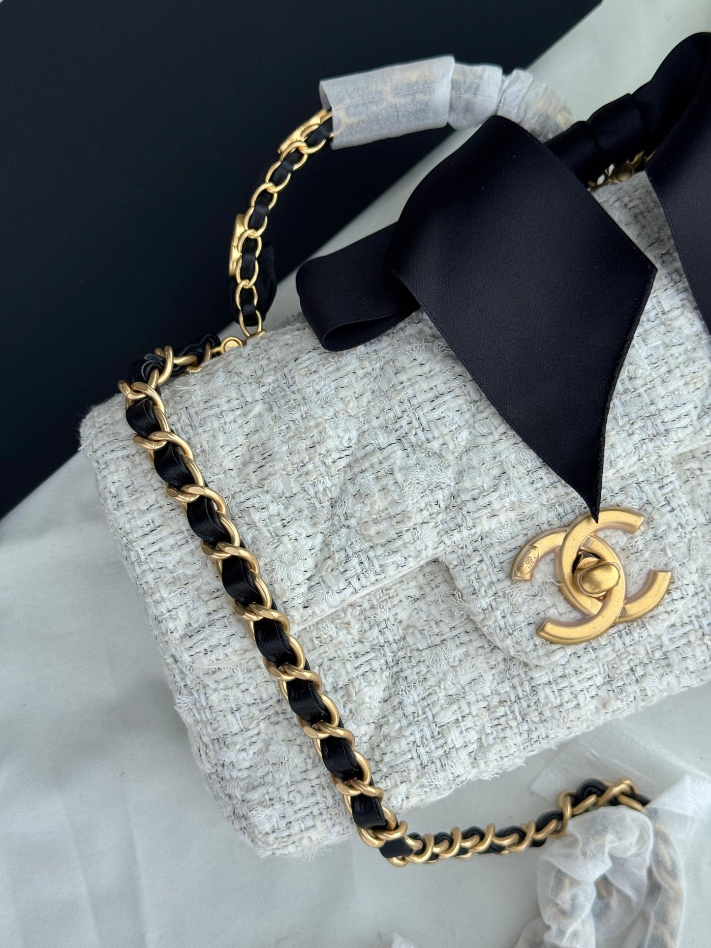CHANEL Mini FLAP TOP HANDLE Super master Quality with box and dust bag Size 20 Cm 😍 Tweed