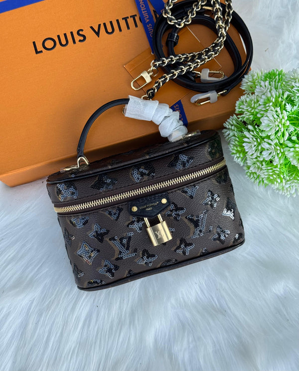 LV Vanity Chain Pouch Super master Quality with box and dust bag Size 19 Cm