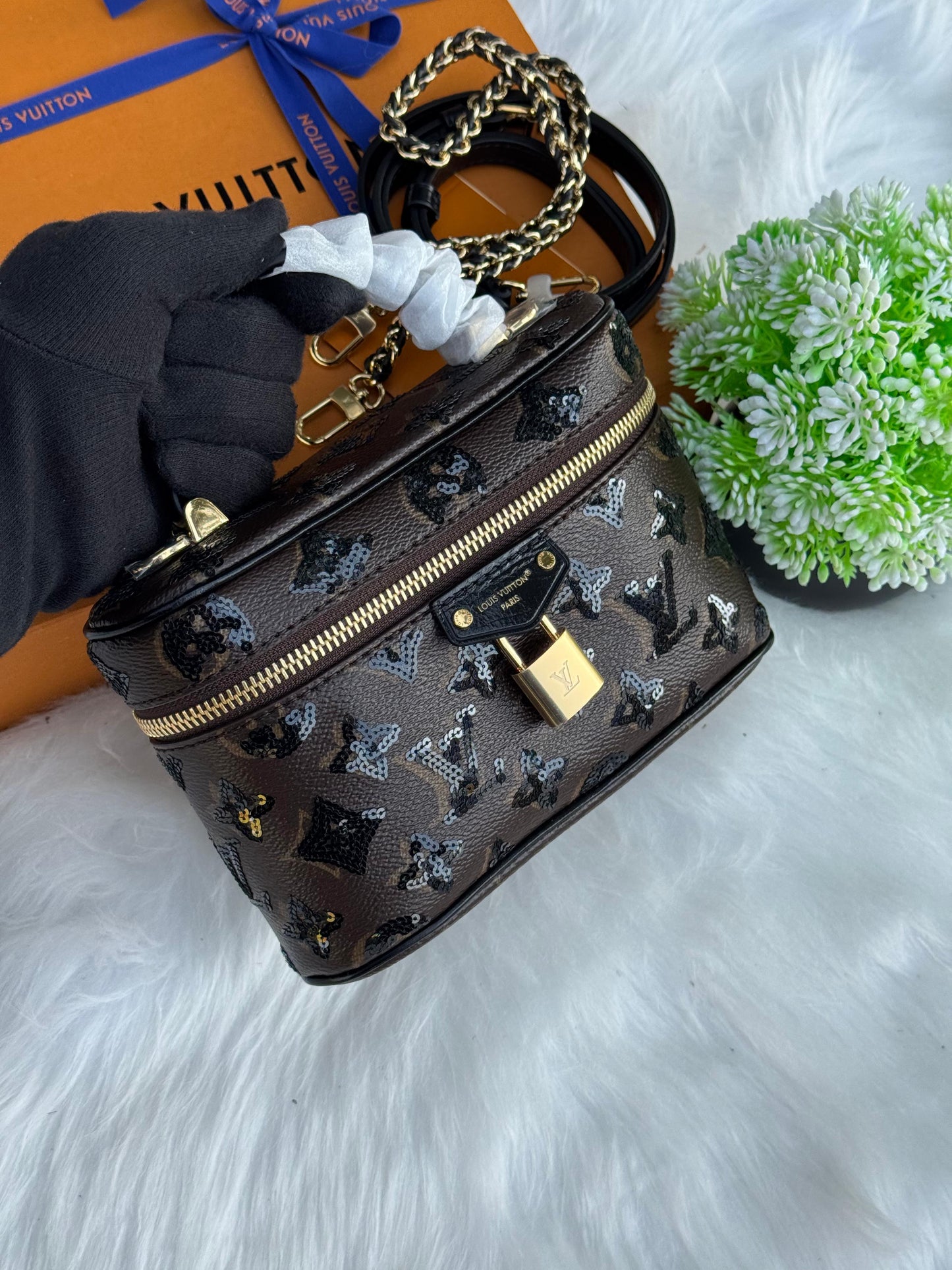 LV Vanity Chain Pouch Super master Quality with box and dust bag Size 19 Cm