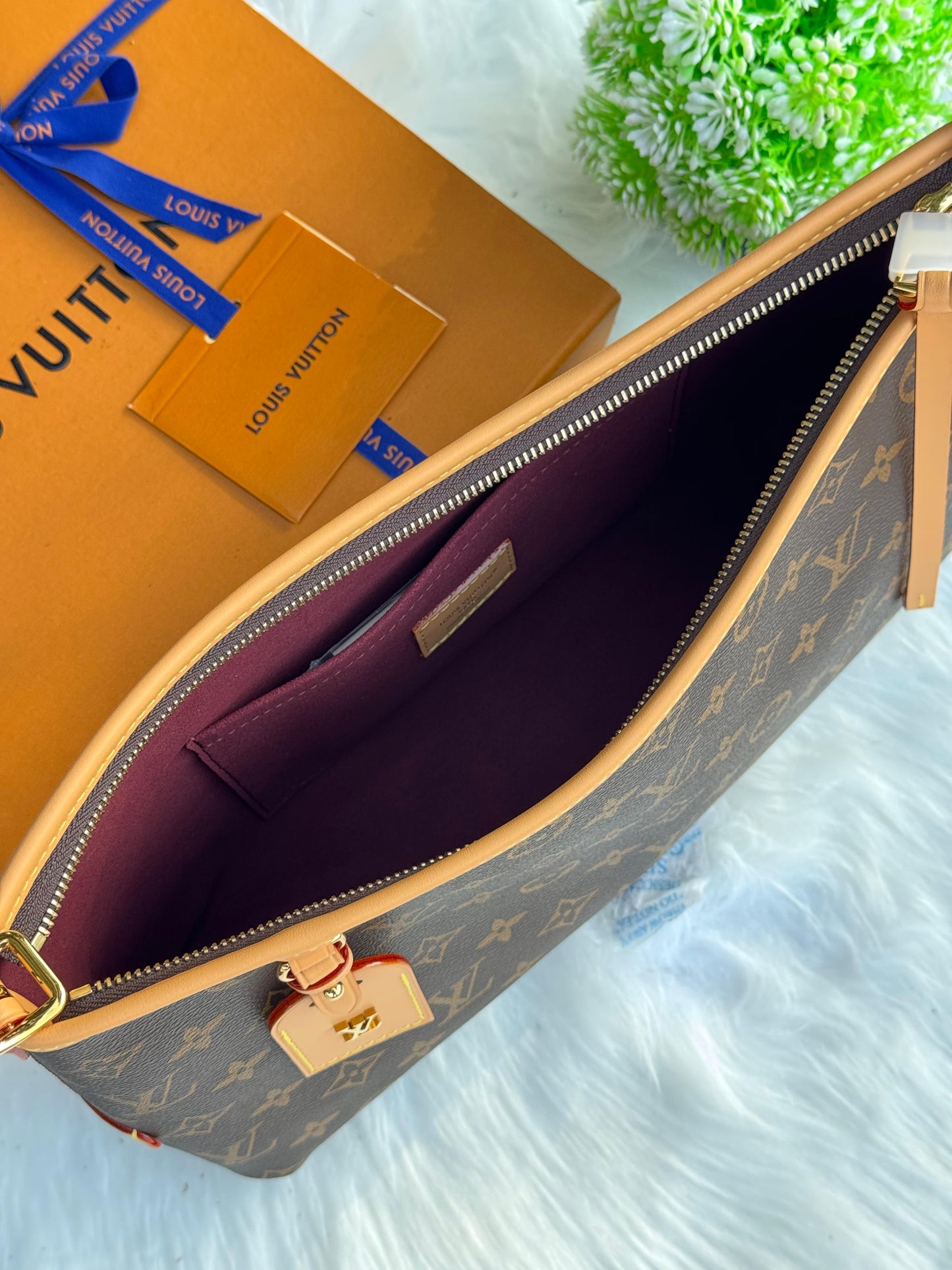 LV CarryAll East West Super master Quality with box and dust bag Size 19 Cm