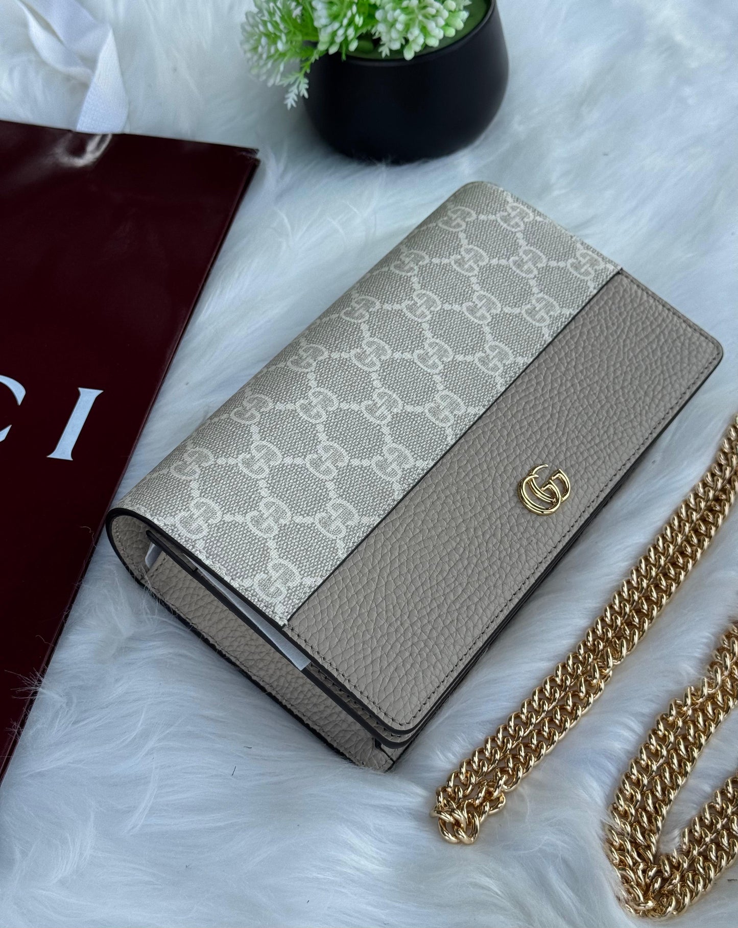 GUCCI Chain wallet Super master Quality with box and dust bag Size 20 Cm