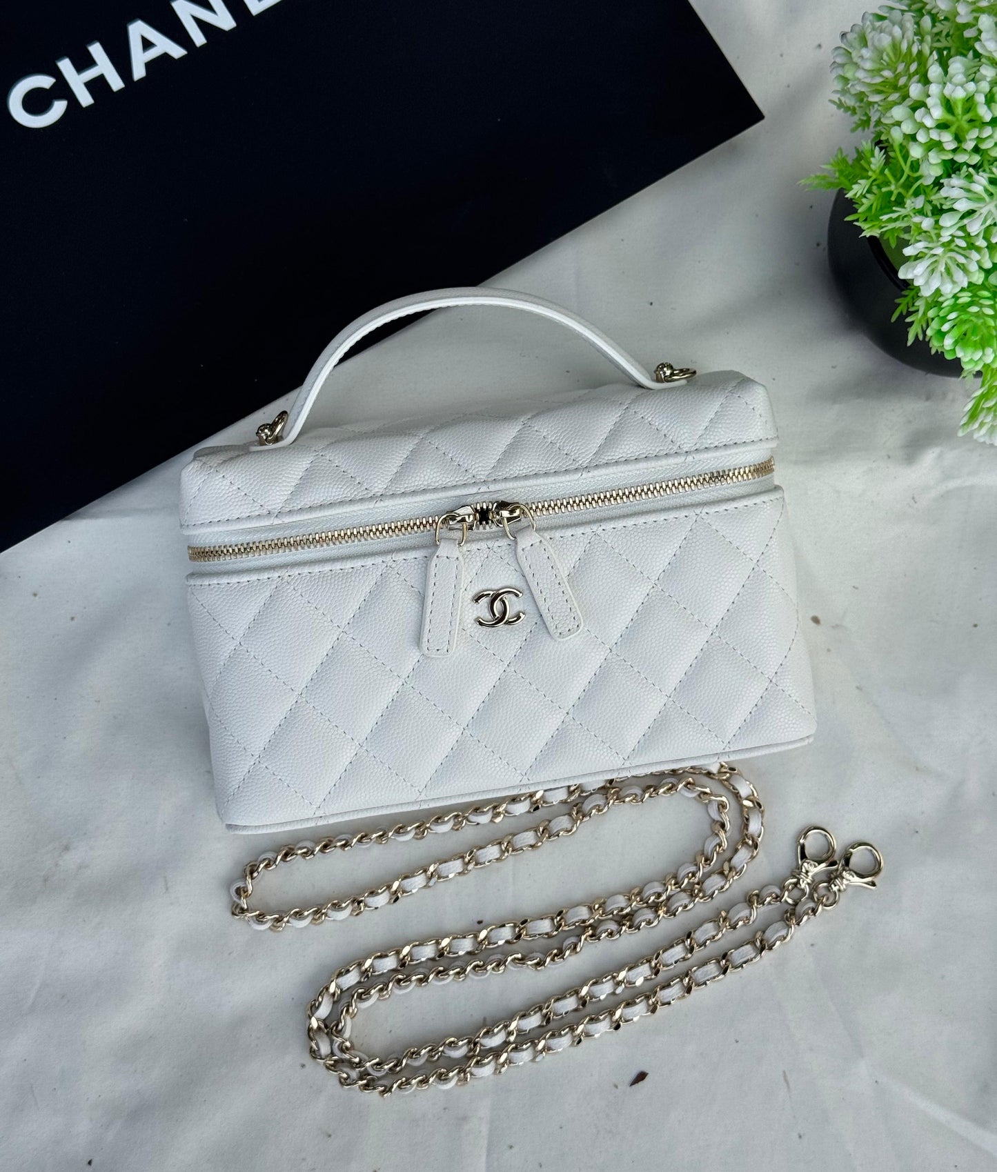 CHANEL Vanity with Chain Super master Quality with box and dust bag Size 19 cm