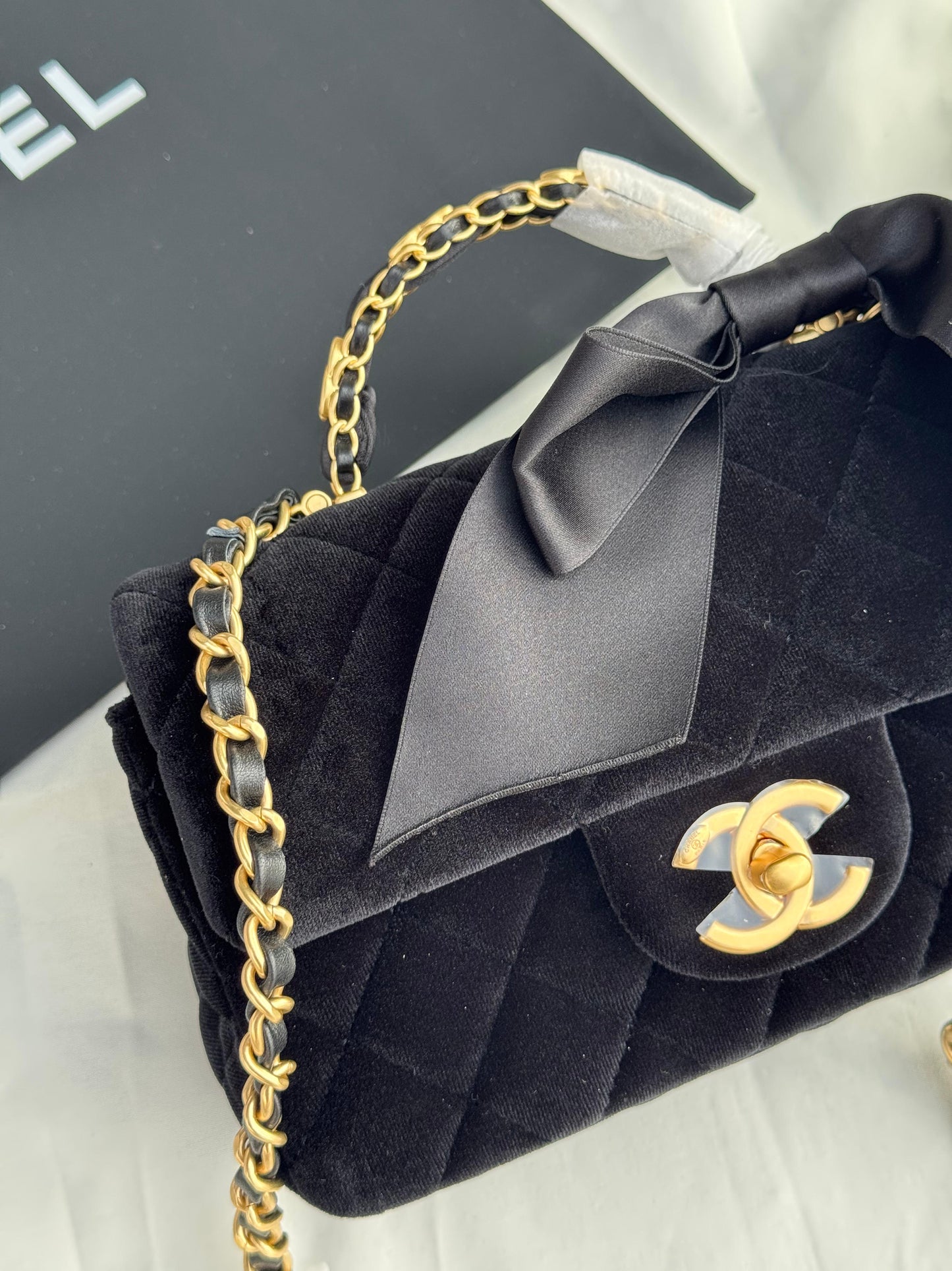 CHANEL Mini FLAP TOP HANDLE Super master Quality with box and dust bag Size 20 Cm 😍 Tweed